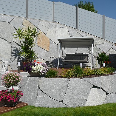 Gallneukirchen Familie Sa. Steinmauer eng verlegt