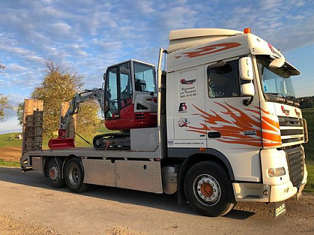 LKW-Fahrer für Baumaschinentransporte